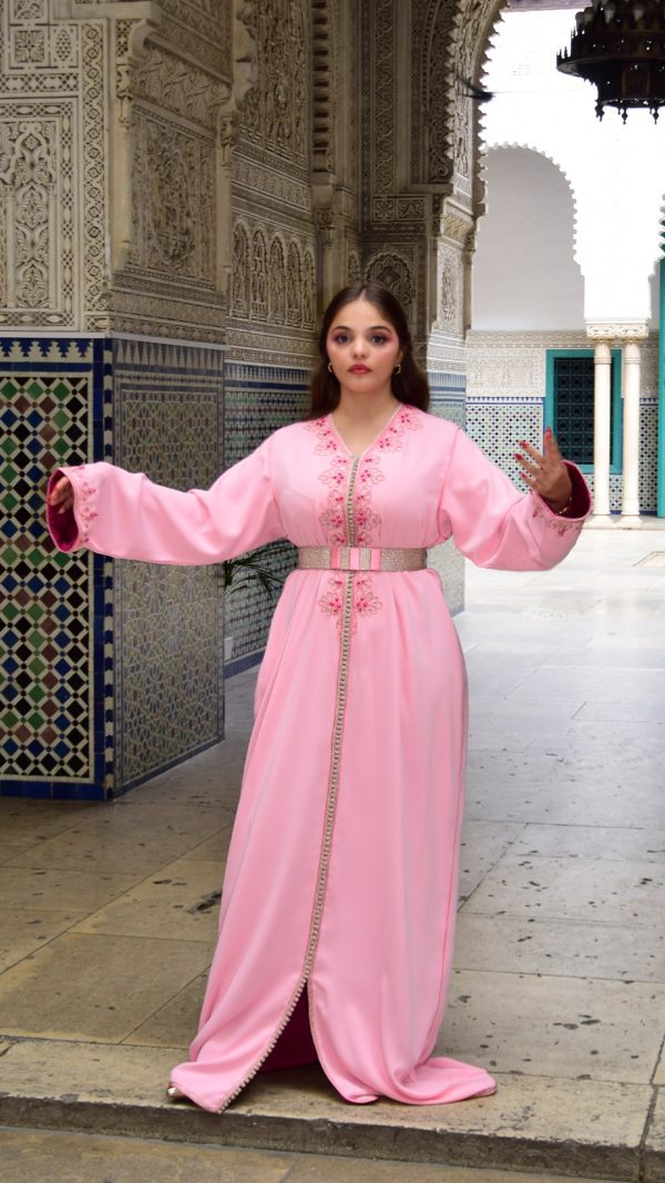 Kaftan - Moroccan Seamstress : Zwak Lamallam and Tanbat